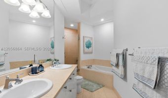 20000 E Country Club Dr 416, Aventura, FL 33180
