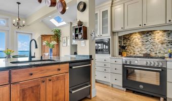 42 Bayside Dr, Atlantic Highlands, NJ 07716
