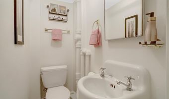 1114 N HARRISON St, Arlington, VA 22205