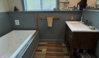 158 Macintosh Hill Rd, Bethel, VT 05032