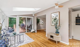 16 Canterbury Dr, Arden, NC 28704