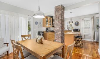 5 Conrad Ct, Newport, RI 02840