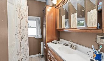 54 E Earle St, Cumberland, RI 02864