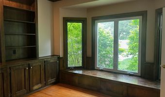 125 Hobnail Dr, Amherst, NY 14228