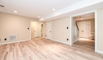 1812 N RANDOLPH St, Arlington, VA 22207