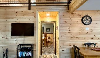 8 Breezy Knoll Ln, Baileyville, ME 04694