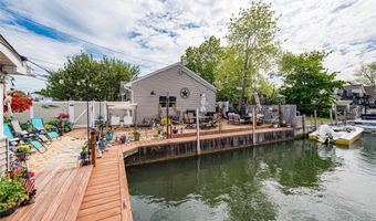 19 Buchanan Ave, Amity Harbor, NY 11701