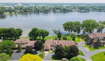 2213 SUNRISE Dr, Appleton, WI 54914