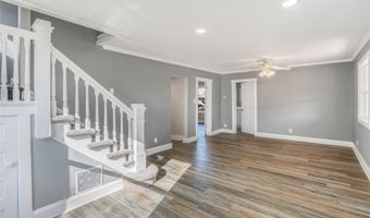 217 N 6th St, Adel, IA 50003