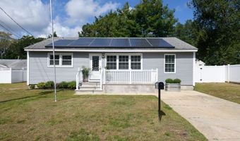 422 Maple Dr, Belford, NJ 07718