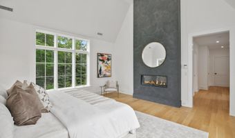 8 Fado Ln, Cos Cob, CT 06807