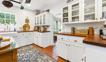 128 4th St, Apalachicola, FL 32320