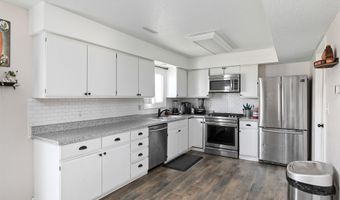 215 19th Ave SW, Altoona, IA 50009