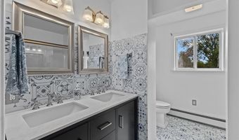 10 J H Dwyer Dr, Middletown, RI 02842