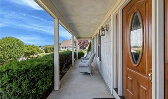 4 Karen Ln, Bristol, RI 02809