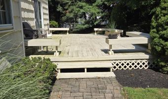 11 Lyon Rd, Middletown, NJ 07748