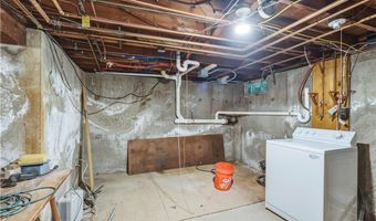 3 Sundale Rd, Cranston, RI 02921