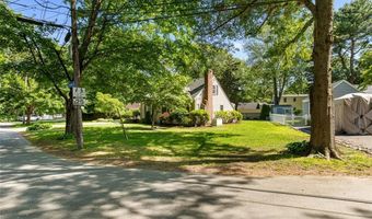 1 Joann Dr, Barrington, RI 02806