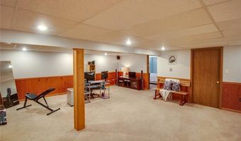2421 Woodcrest Dr, Alton, IL 62002