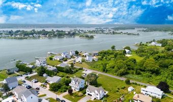 8 Green Acres Dr, Narragansett, RI 02882