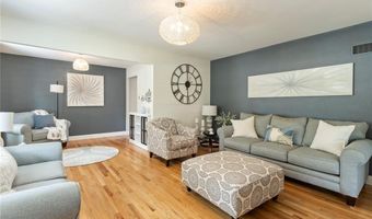 373 Sorrento Dr, Ballwin, MO 63021