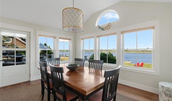 5 Hampden St, Barrington, RI 02806