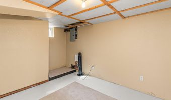 1427 Mattern Ave, Des Moines, IA 50316