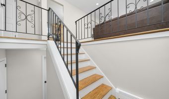 15 Diane Dr, Cromwell, CT 06416