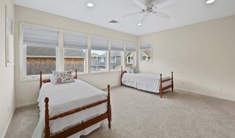 230 Roundhouse Rd, Astoria, OR 97103