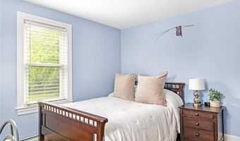 33 Upland Way, Barrington, RI 02806