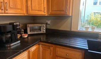 68 Park St, Belfast, ME 04915