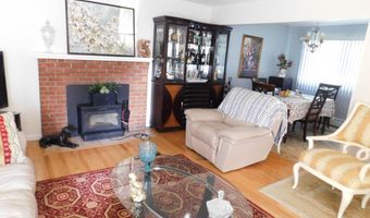 8 Tilden Rd, Danbury, CT 06810