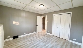 22 W070 Byron Ave, Addison, IL 60101