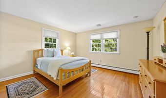 475 Riverside Dr, Cheshire, CT 06410