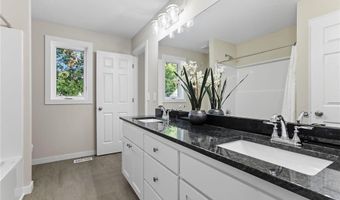 426 Taylor St, Anoka, MN 55303