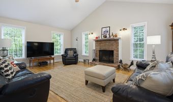 4 Hampshire Hills Dr, Bow, NH 03304