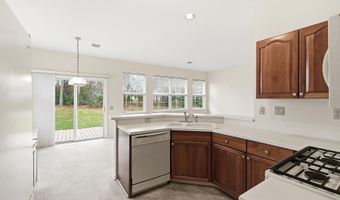 6 Swan Lake Ct, Barnegat, NJ 08005