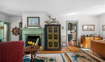 23 Willow St, Newport, RI 02840