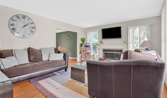 63 Derbyshire Dr, Cranston, RI 02921