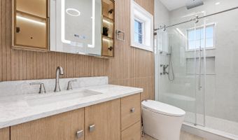 37 Beverly Dr, Albertson, NY 11507