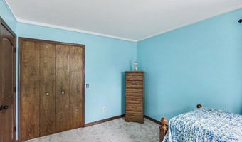 302 Westwinds Dr, Almont, MI 48003
