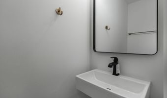 2524 41ST St NW 2, Washington, DC 20007