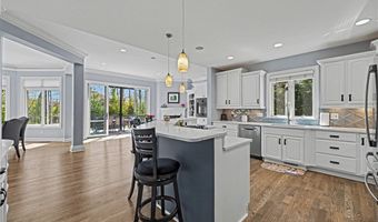 560 Club Dr, Aurora, OH 44202