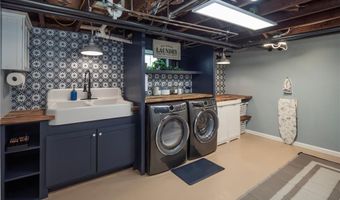 26 Vernon Ave, Newport, RI 02840