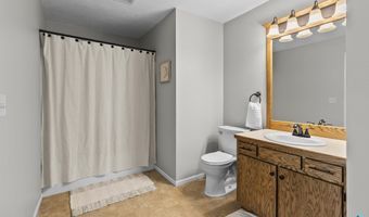 112 W River Oak Ct, Brandon, SD 57005