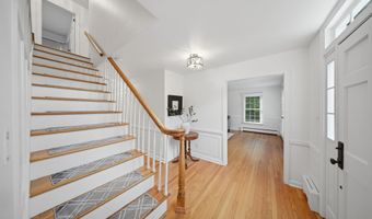 5 Beaver Pond Rd, Albany, NY 12211