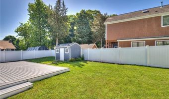 33 Spruce Ln, Bristol, RI 02809