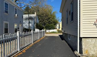 46 Mount Hope Ave, Bristol, RI 02809