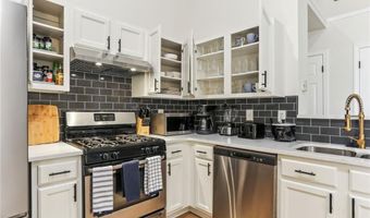 859 Springchase Dr, Austell, GA 30168