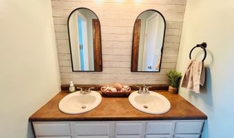 1191 N Lawrence Hollow Dr, Bloomfield, IN 47424